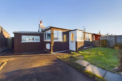 2 bedroom detached bungalow for sale, North Moor Road, Flamborough