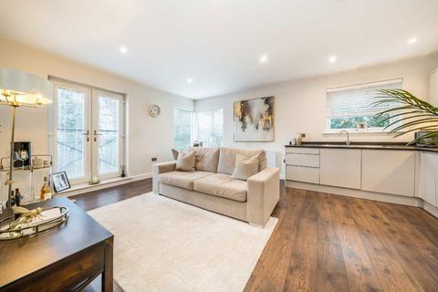 1 bedroom flat for sale, Baker Street, Weybridge KT13