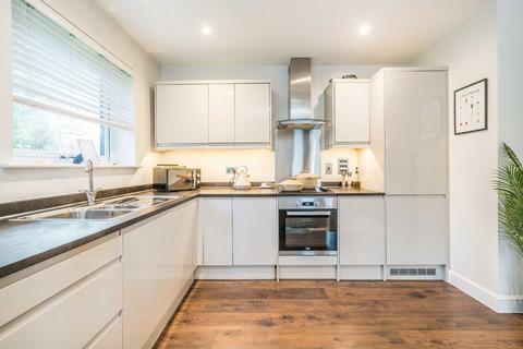 1 bedroom flat for sale, Baker Street, Weybridge KT13