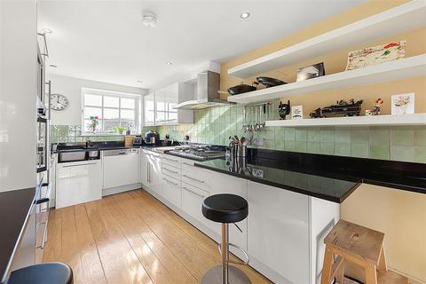 2 bedroom flat to rent, Welmar Mews, SW4