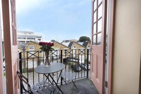 2 bedroom flat to rent, Welmar Mews, SW4