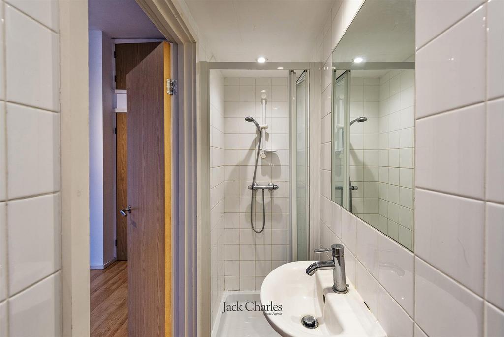 Flat 10, 58 Upper Grosvenor Rd, TN1 2 BH 004.jpg