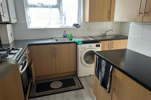 5 bedroom end of terrace house to rent, Hounslow