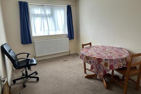 5 bedroom end of terrace house to rent, Hounslow