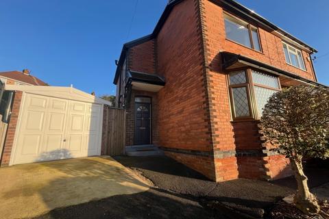 3 bedroom terraced house to rent, 9 Adel Drive, Gedling, Nottingham