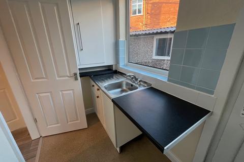 3 bedroom terraced house to rent, 9 Adel Drive, Gedling, Nottingham