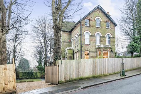 2 bedroom flat for sale, Archway Road, Highgate