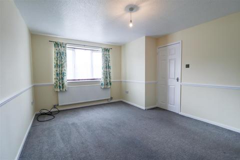 4 bedroom semi-detached house to rent, St. Michaels Close, Evesham