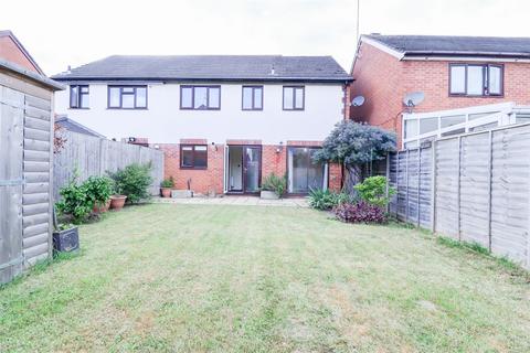 4 bedroom semi-detached house to rent, St. Michaels Close, Evesham