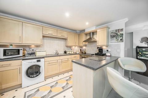 2 bedroom flat for sale, Hanworth Road, Hampton TW12