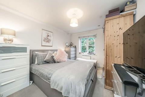 2 bedroom flat for sale, Hanworth Road, Hampton TW12