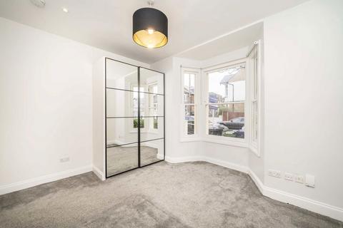 2 bedroom flat for sale, Brougham Road, London W3