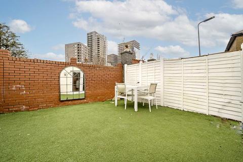 2 bedroom flat for sale, Brougham Road, London W3