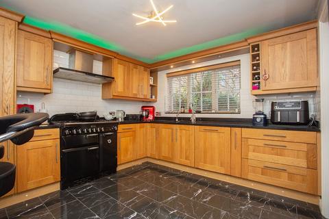 6 bedroom detached house for sale, Ferndale, Yaxley, Peterborough, Cambridgeshire. PE7 3ZW