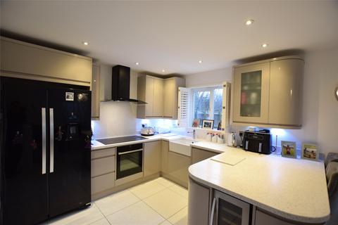 4 bedroom detached house to rent, Kenmore Close, Wardley, NE10