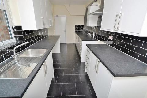 5 bedroom semi-detached house to rent, Nottingham NG7