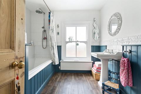 Fernwood King Edward Road, Axminster, EX13 5PP