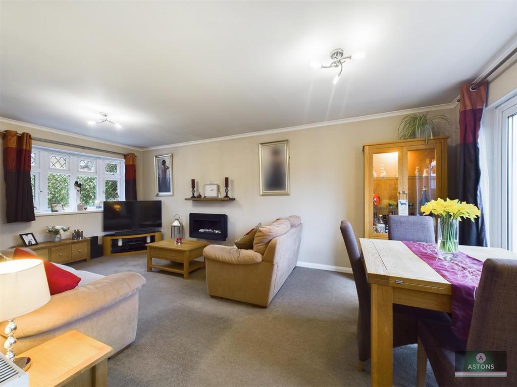 Lounge-Dining Room