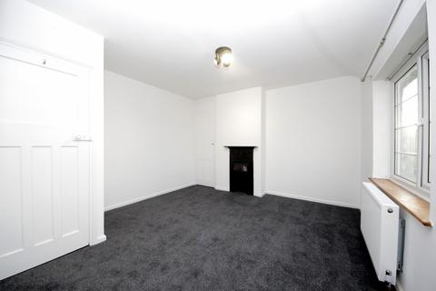 2 bedroom end of terrace house to rent, Weir Hall Avenue, N18