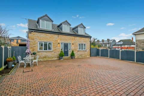 8a Westbury Close, Bradford, BD4 8PD