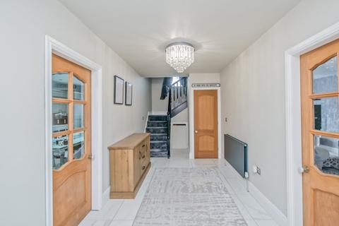 8a Westbury Close, Bradford, BD4 8PD