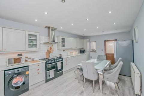 8a Westbury Close, Bradford, BD4 8PD