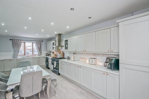 8a Westbury Close, Bradford, BD4 8PD