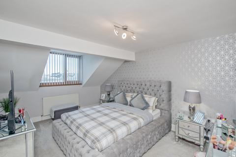8a Westbury Close, Bradford, BD4 8PD
