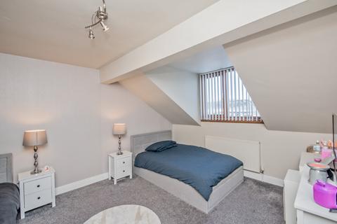 8a Westbury Close, Bradford, BD4 8PD