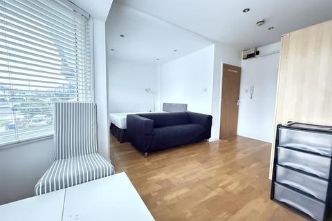 Studio to rent, Hendon Way, Golders Green