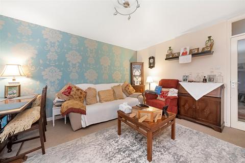 2 bedroom flat for sale, The Pines, Purley CR8