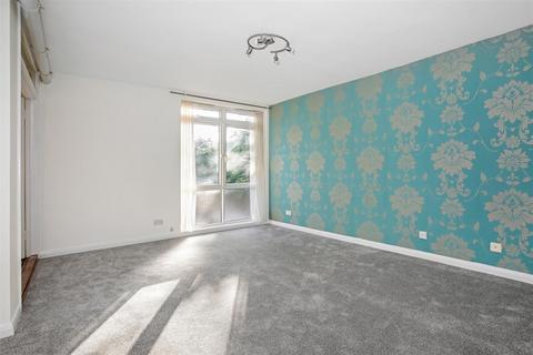 2 The Pines, Purley, CR8 2DZ
