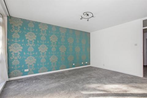 2 The Pines, Purley, CR8 2DZ
