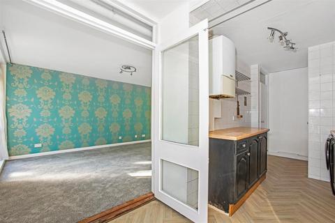 2 The Pines, Purley, CR8 2DZ