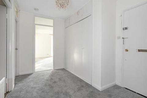 2 The Pines, Purley, CR8 2DZ