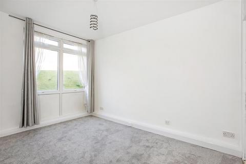 2 The Pines, Purley, CR8 2DZ