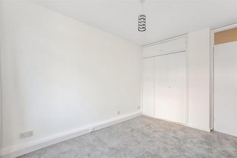 2 The Pines, Purley, CR8 2DZ