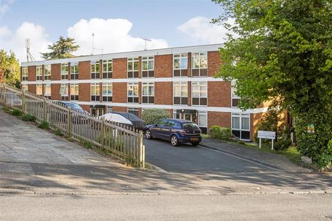 2 The Pines, Purley, CR8 2DZ