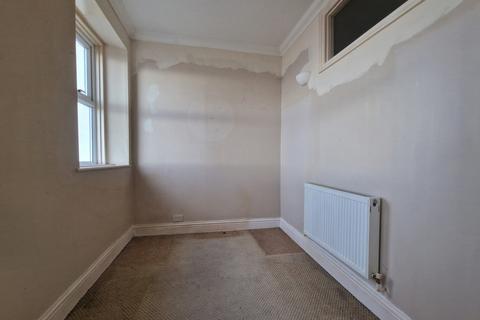 2 bedroom flat to rent, Prince of Wales Terrace, Deal, CT14