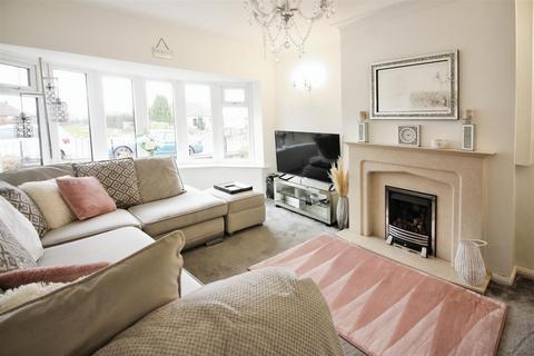 2 bedroom semi-detached bungalow for sale, Kingswear Crescent, Leeds LS15