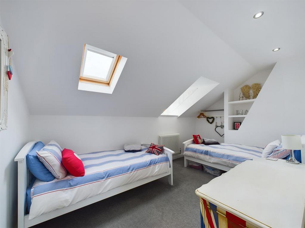 Bed 2.jpg