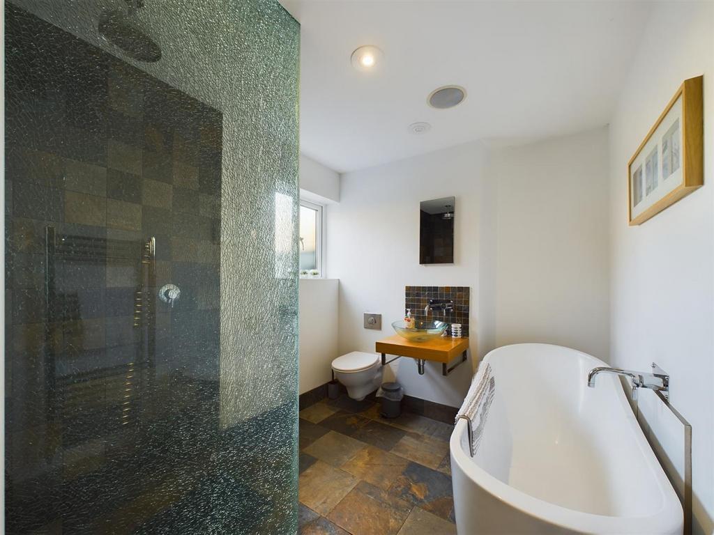 Bath 1.jpg