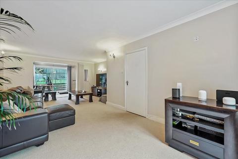 6 bedroom detached house to rent, North Park, Gerrards Cross, Buckinghamshire, SL9