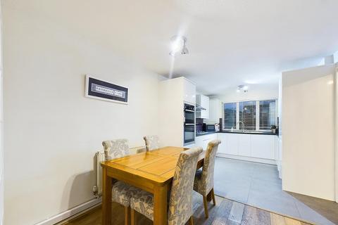 45 Westwood Close, Ruislip, HA4 7RE