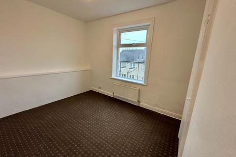 2 bedroom terraced house to rent, Cleveland Street, Colne