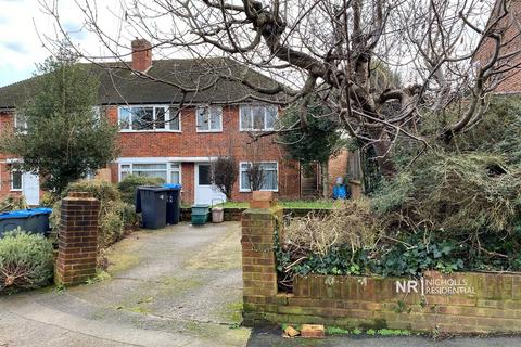 2 bedroom maisonette for sale, York Way, Chessington, Surrey. KT9