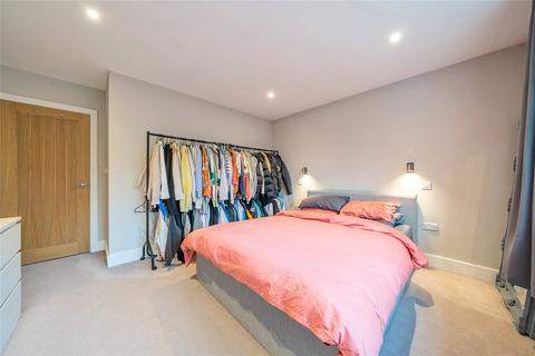 101a Charlock Way, Guildford, GU1 1XY