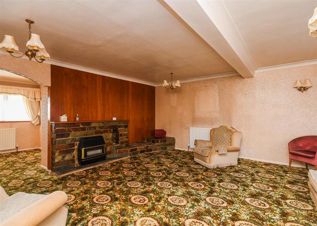 9 Balmoral Drive - Living Room.jpg