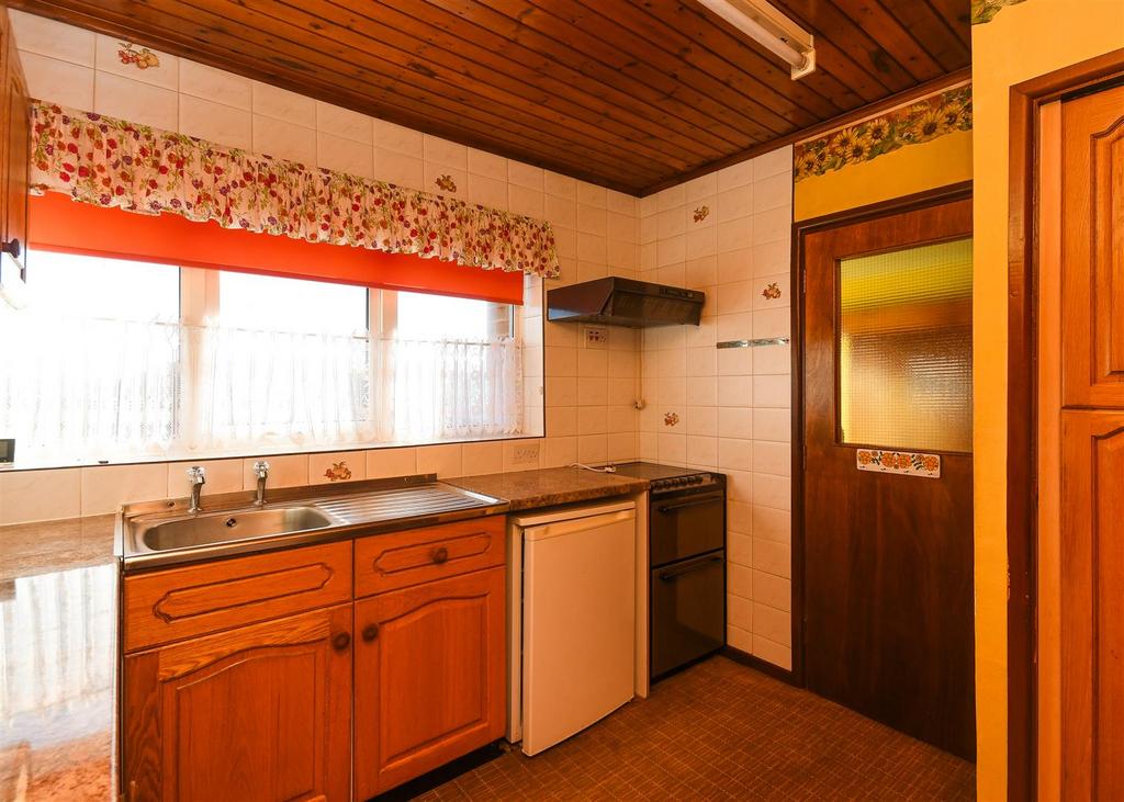 9 Balmoral Drive - Kitchen.jpg