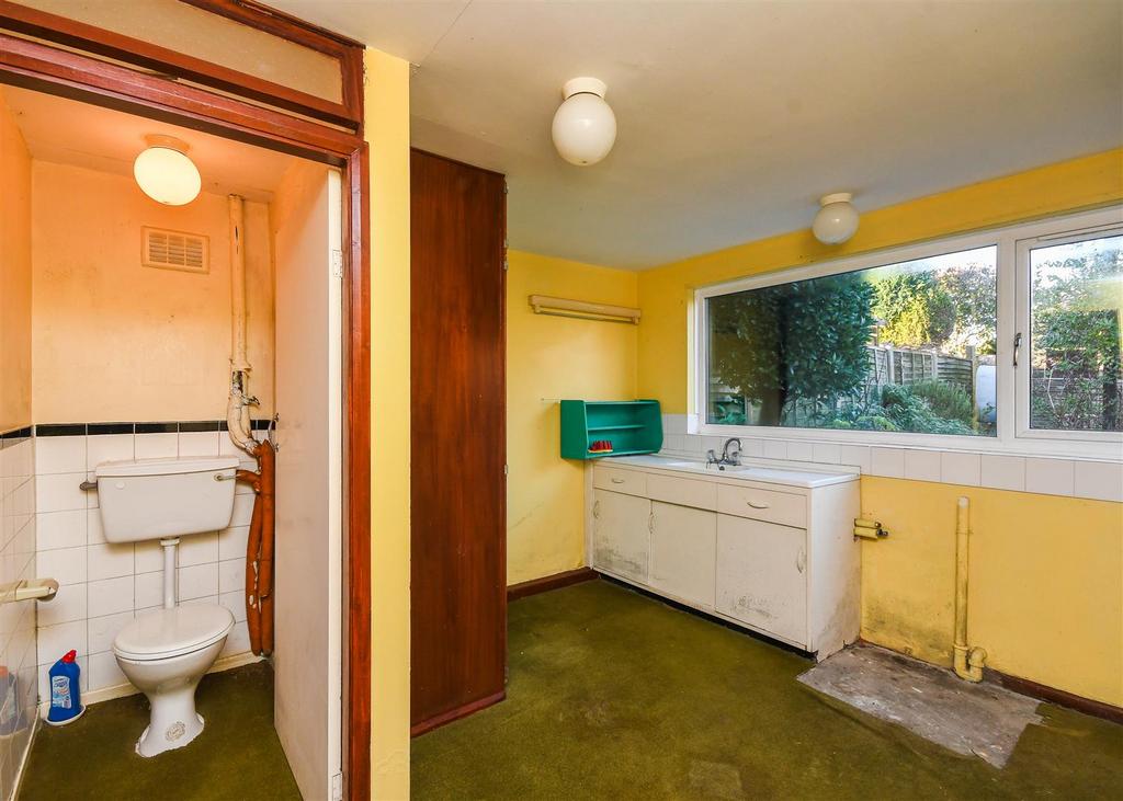 9 Balmoral Drive - Utility Cloaks.jpg